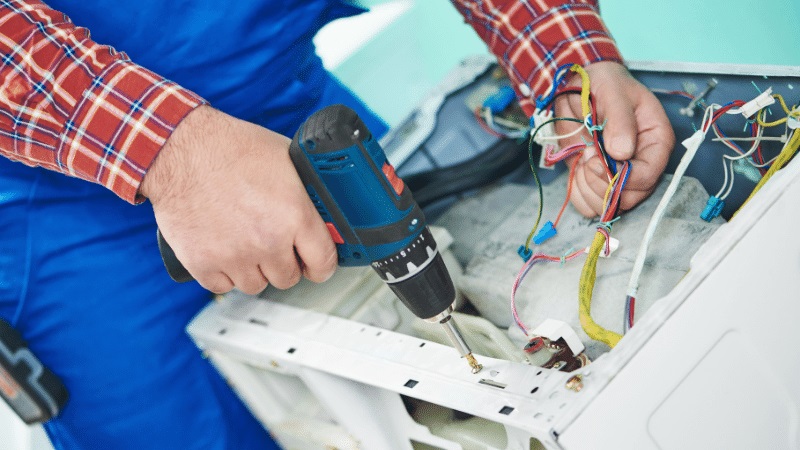 Avcılar Hotpoint Hotpoint çamaşır makinesi kart tamiri – Su almama arızası orijinal parça ile giderildi. - Teknik servis örneği